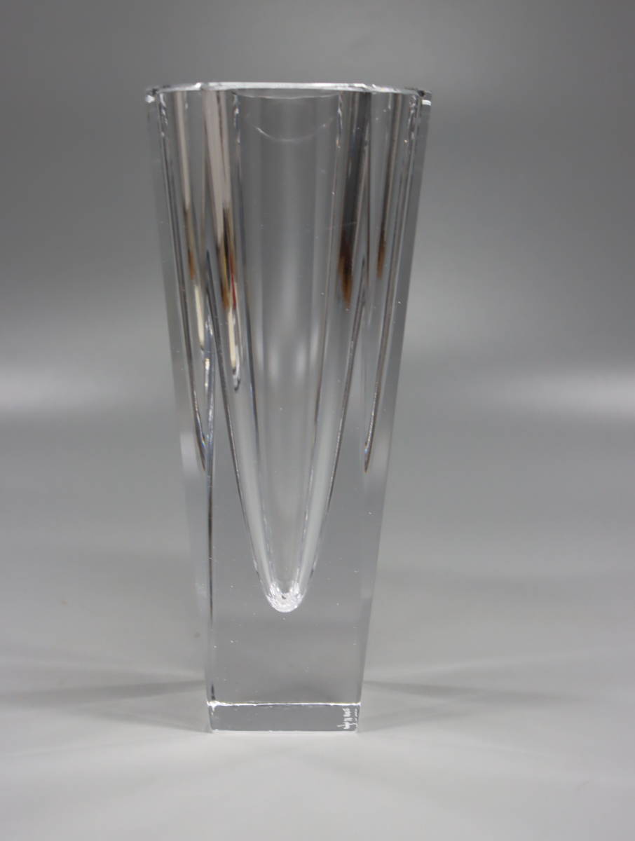 「？？？　L.H　4700‐22」の刻印のある重たいクリスタル花瓶　花入れ　飾り壺