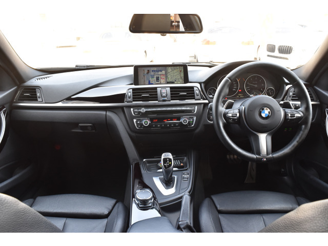 「H27年 BMW 320dツーリング Mスポーツ ・黒革・ACC・車線警告・純正ナビ・地デジ・Bluetooth・Bカメラ・パドルシフト@車選びドットコム」の画像3