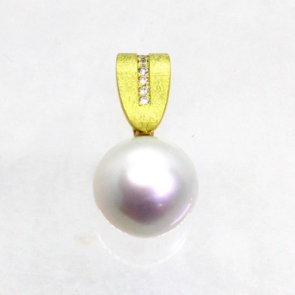 激安正規 ◎中古美品◎18金 真珠 15.4mm ダイヤ 0.09ct ペンダント 白蝶(しろちょう)真珠