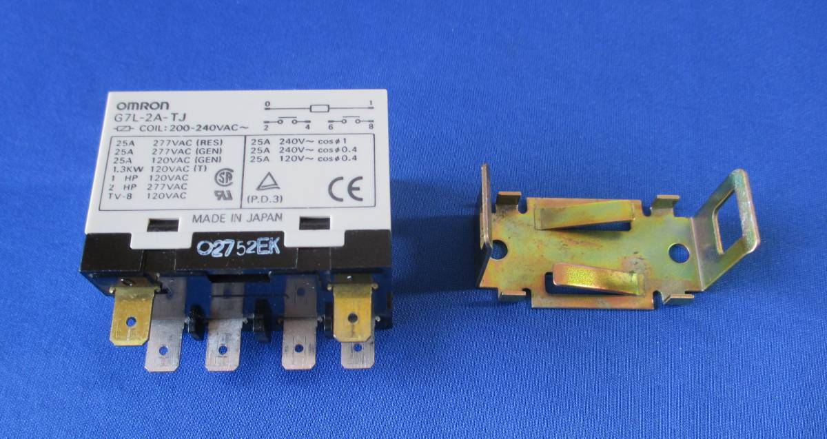 300 jpy ~!OMRON power relay G7L-2A-TJ 200-240VAC( metal fittings attaching )