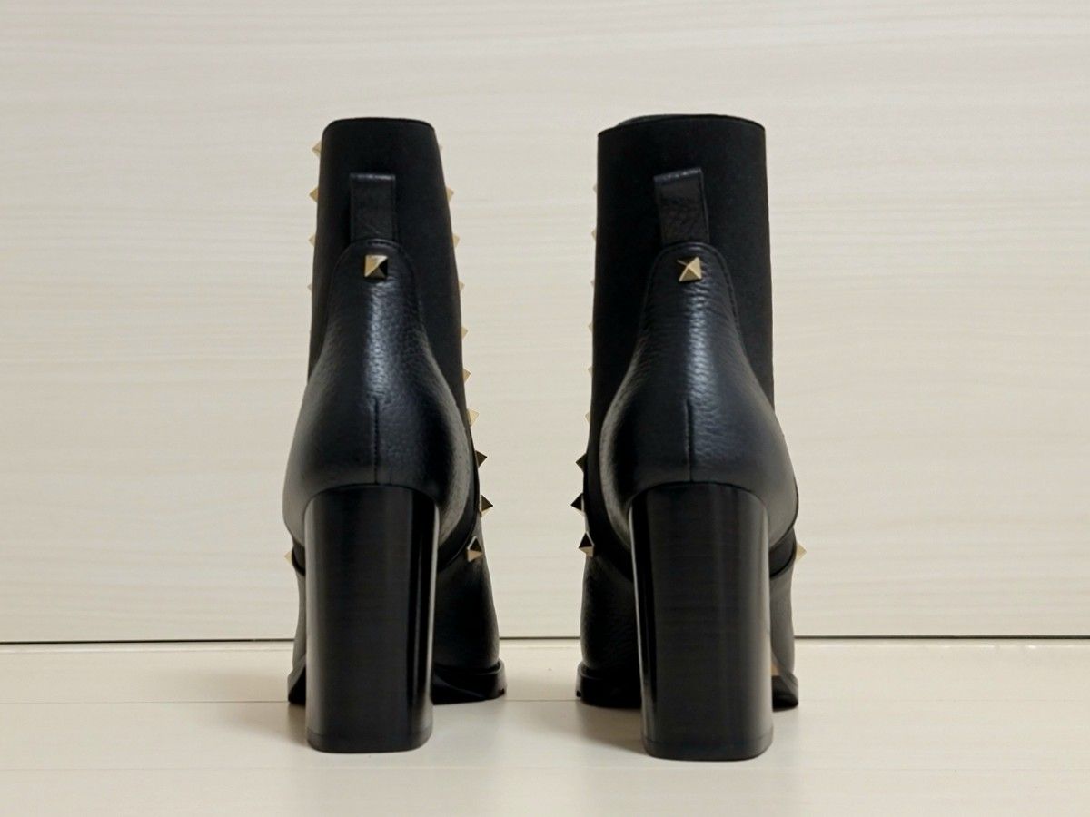都内で VALENTINO ヴァレンティノ・ガラヴァーニ GARAVANI ロック