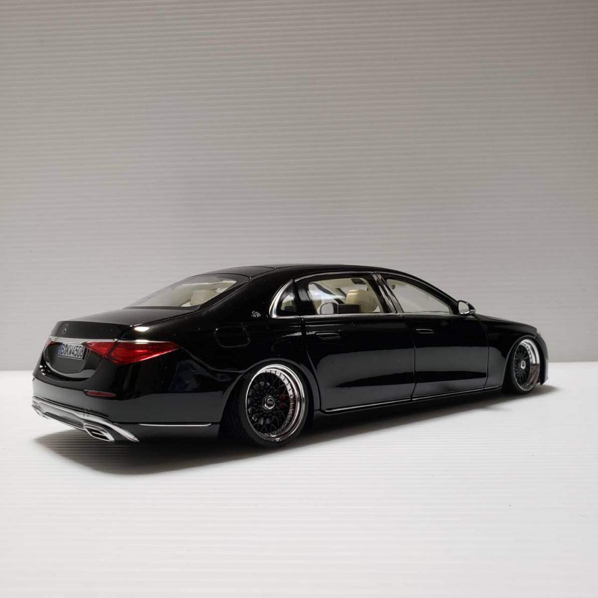 1/18 Mercedes Benz maybach S Class custom 