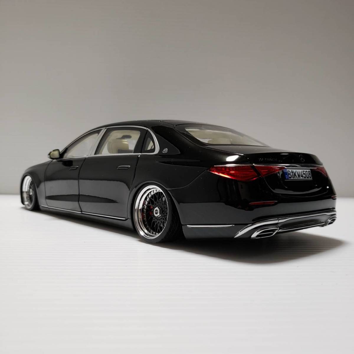 1/18 Mercedes Benz maybach S Class custom 