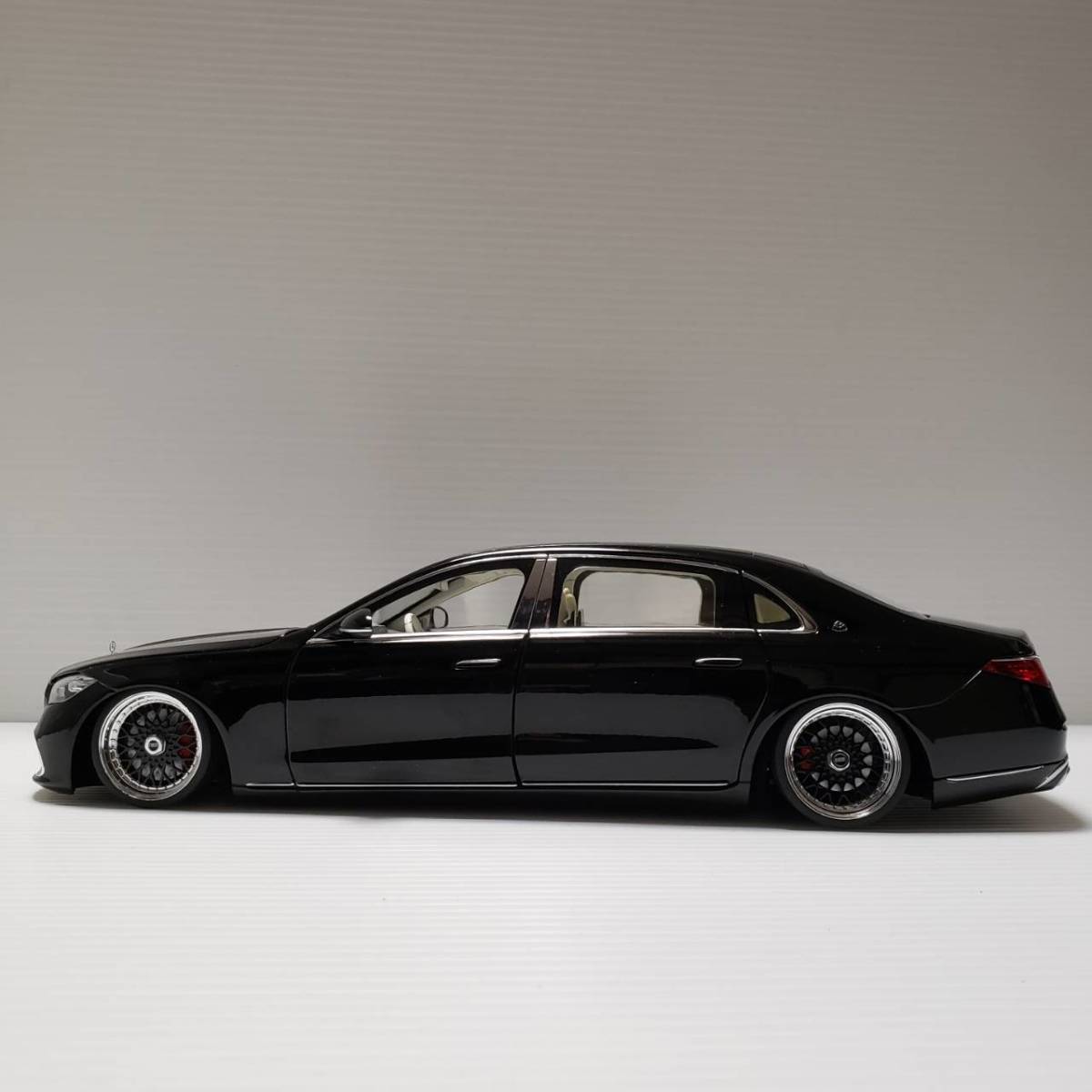 1/18 Mercedes Benz maybach S Class custom 