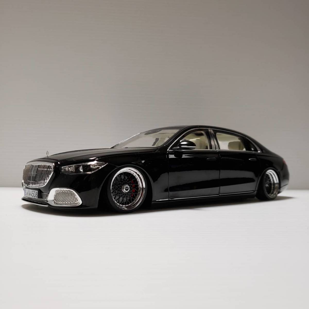 1/18 Mercedes Benz maybach S Class custom 