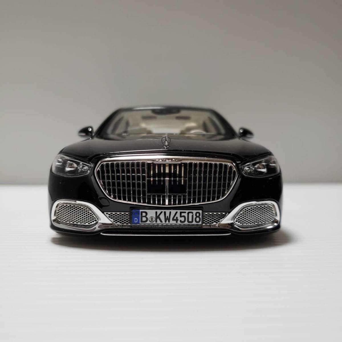 1/18 Mercedes Benz maybach S Class custom 