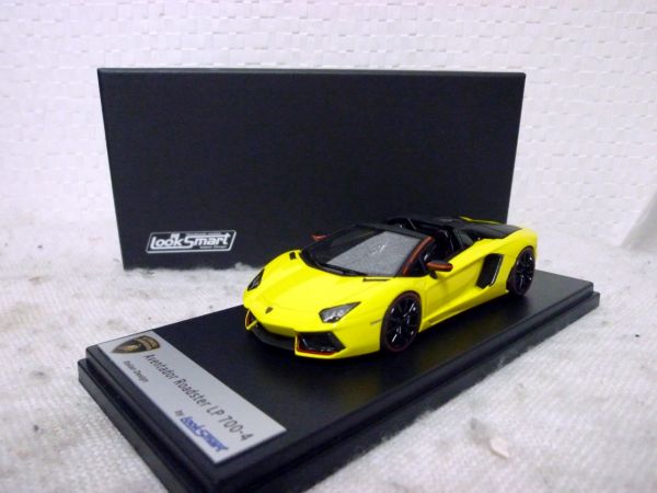 Look Smart ランボルギーニ アヴェンタドール LP700-4 Roadster 1/43 ミニカー_画像1