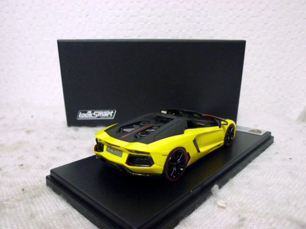 Look Smart ランボルギーニ アヴェンタドール LP700-4 Roadster 1/43 ミニカー_画像3