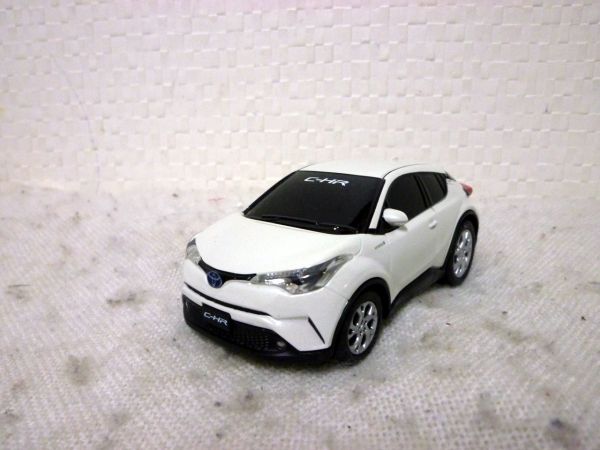 トヨタ C-HR プルバックミニカー 白 非売品_画像1