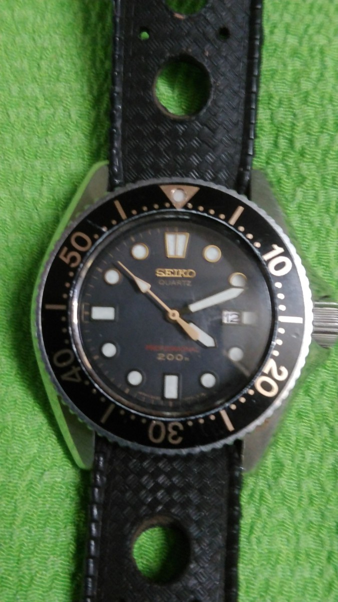 レア稼働品　　セイコー QZ プロフェッショナル ダイバー 200M デイト ラウンド 黒文字盤 ボーイズ腕時計 2A22-0170