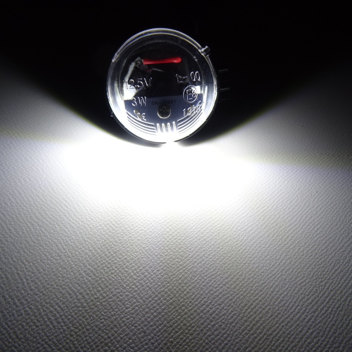 スズキ　レンズ一体型 LED 　ナンバー灯　ライセンスランプ　ワゴンＲ（スティングレー含む）　ＭＣ／ＭＨ系_画像1