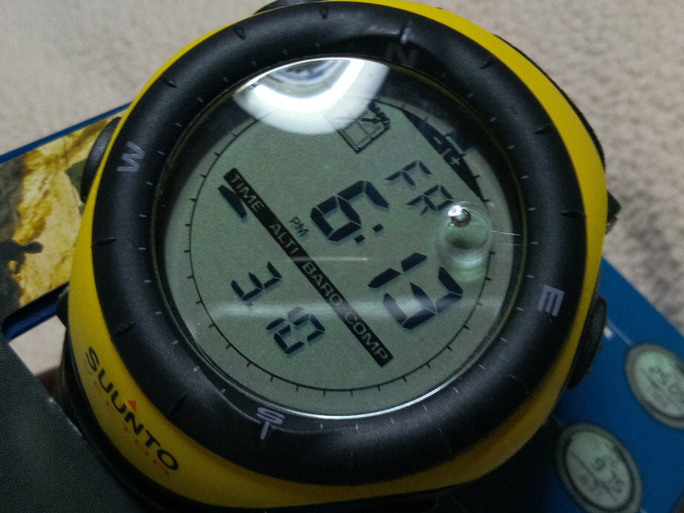 新品未使用 2001年初代初期 SUUNTO VECTOR スントベクター イエロー 腕時計 キャンプ登山コンパス高度計 アウトドア