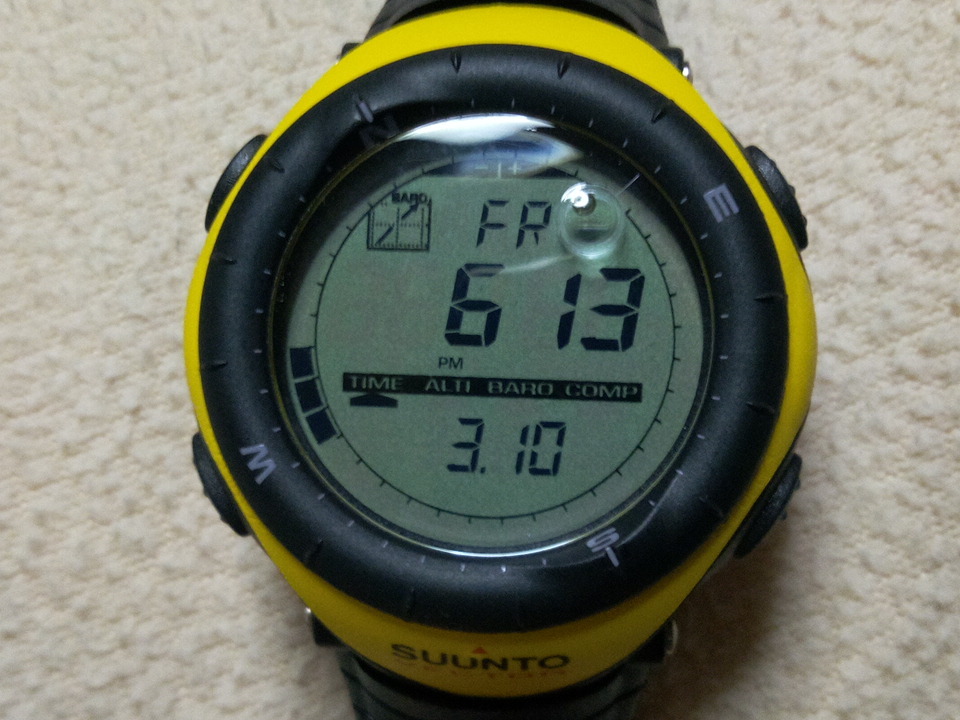 新品未使用 2001年初代初期 SUUNTO VECTOR スントベクター イエロー 腕時計 キャンプ登山コンパス高度計 アウトドア