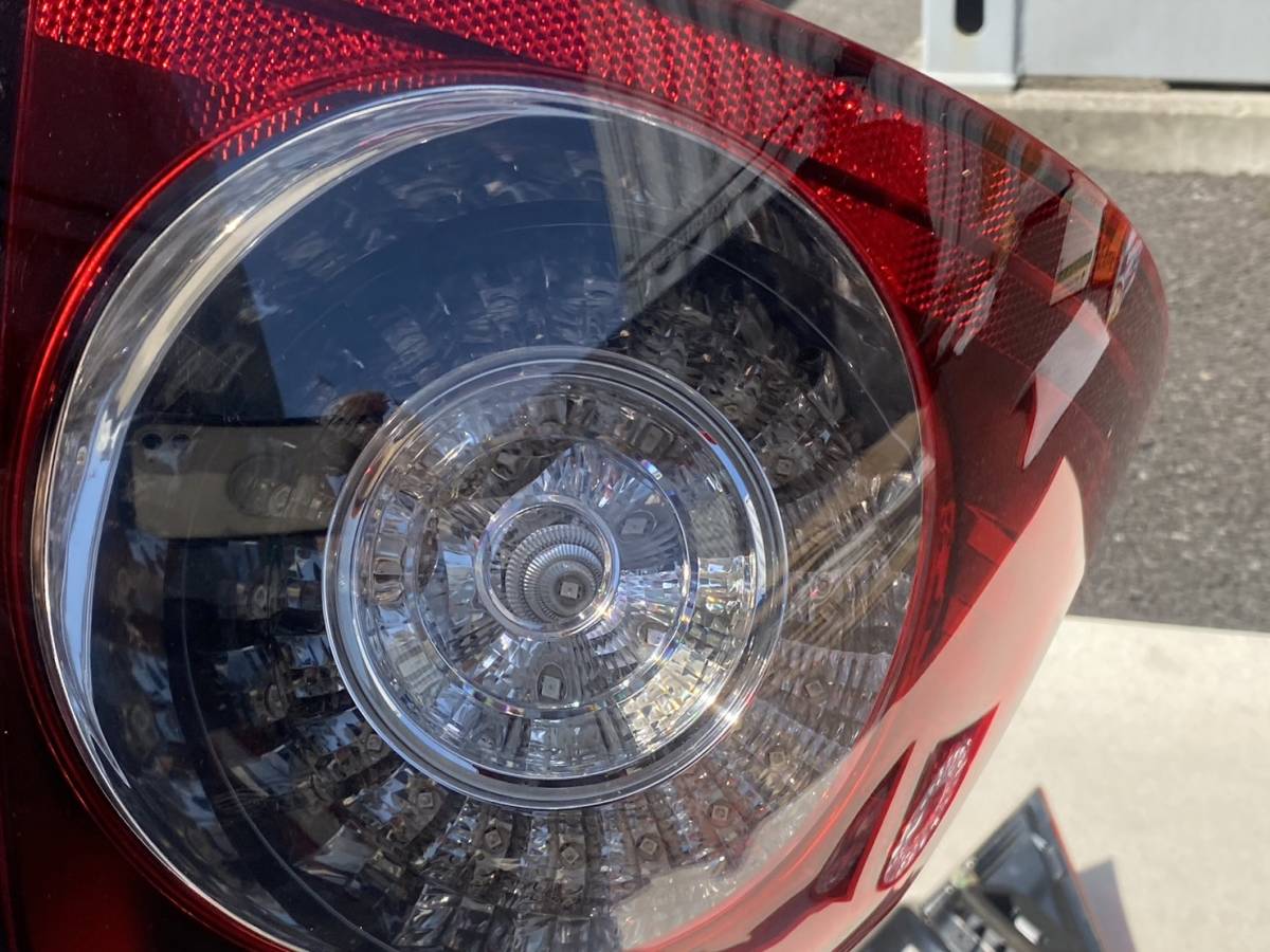 VW ゴルフ5 純正LEDテールライト valeo 1K0052204 GOLF5 中古 VW ゴルフ5 純正LEDテールライト valeo 1K0052204 GOLF5 中古
