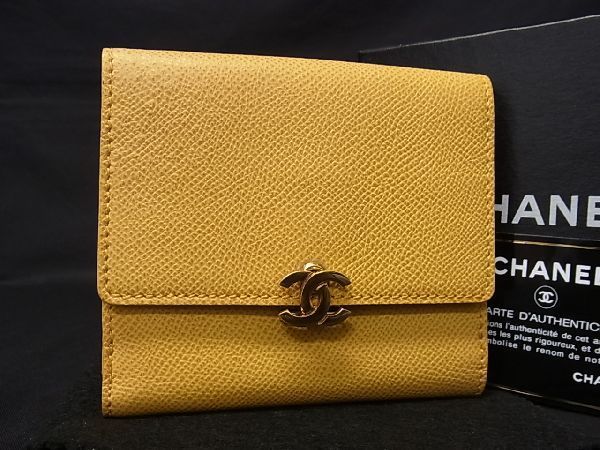 美品】CHANEL シャネル ココマーク 二折り財布 レザー | monsterdog.com.br