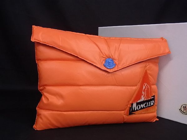 ■極美品■ MONCLER モンクレール ナイロン クラッチバッグ セカンドバッグ 手持ちかばん メンズ レディース オレンジ系 AI2833アO