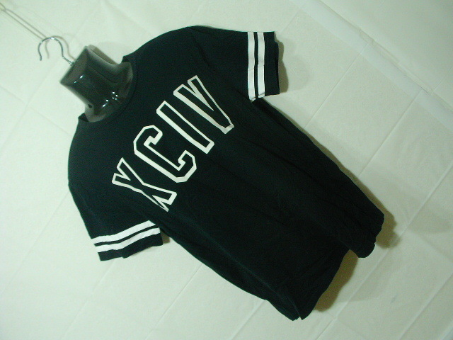 ssy5912 DIVIDED H&M 半袖 Tシャツ ブラック ■ フロントプリント ■ XCIV クルーネック Mサイズ エイチアンドエム_画像1