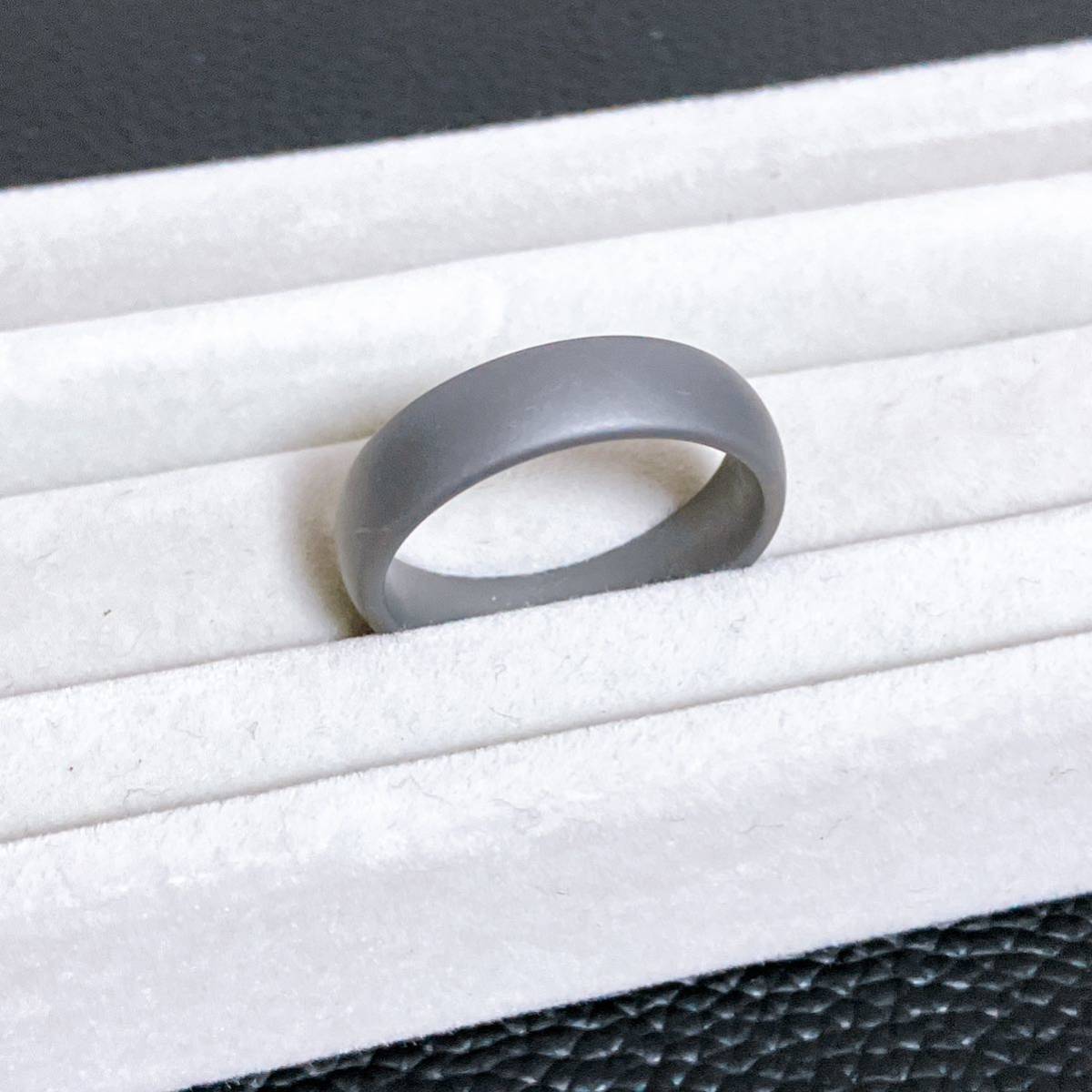 トリトン メンズ リング アクセサリー Men's Black Tungsten Carbide Ring Comfort Fit Wedding  Band (6mm) Tungsten 通販