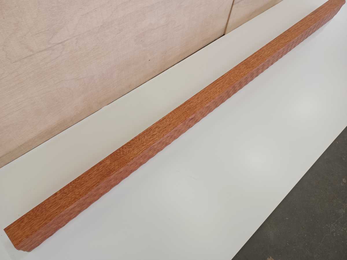 MN-3 マホガニ 無垢材 長期保管 乾燥材 立体的 なぐり加工 上り框 床框 面取り 自然塗料 オスモ仕上げ_画像6