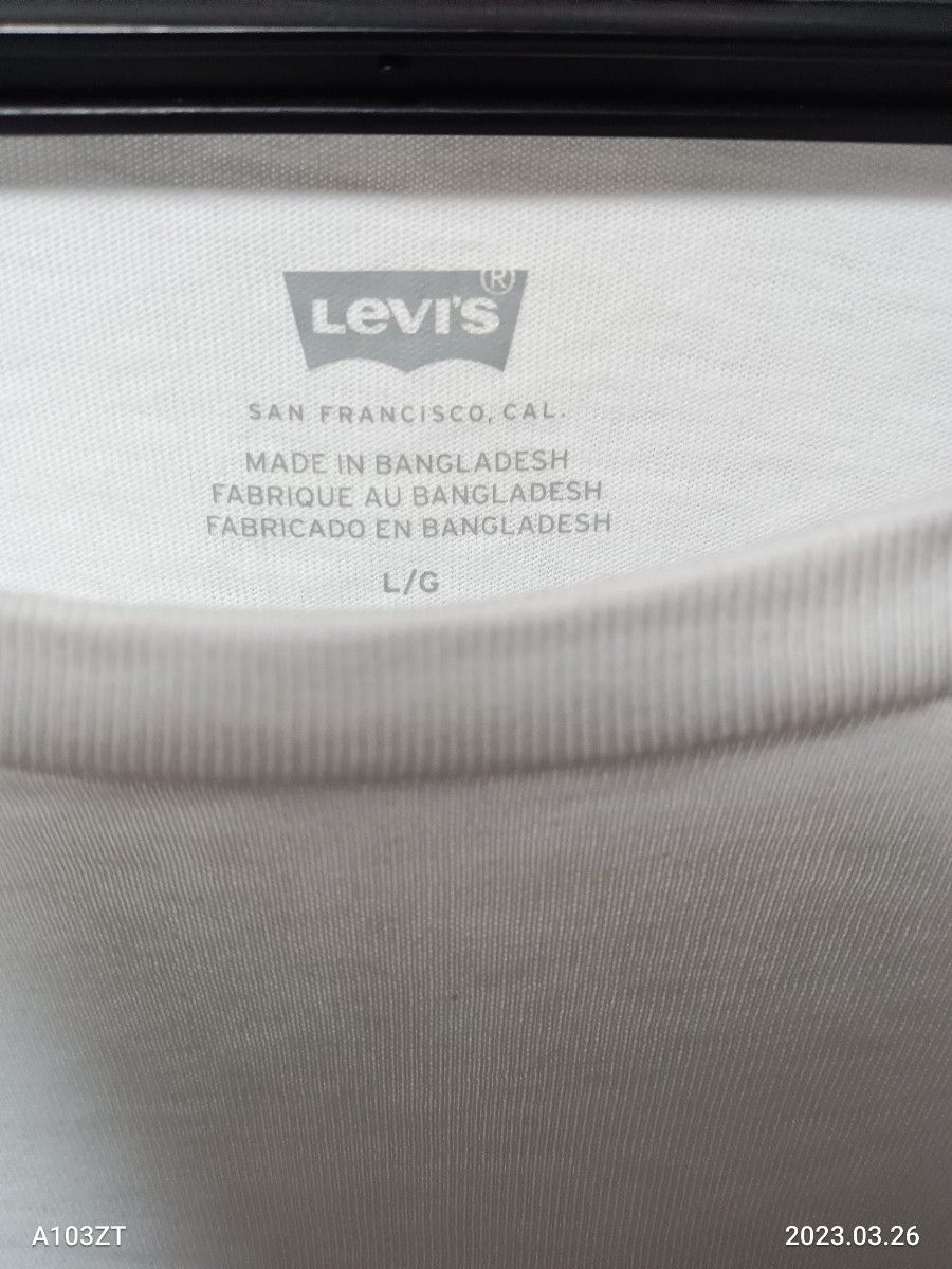 【LEVIS】リーバイス　ロンＴ Ｔシャツ 白　春夏に!　送料無料　即日配送　プリントTシャツ Tシャツメンズ