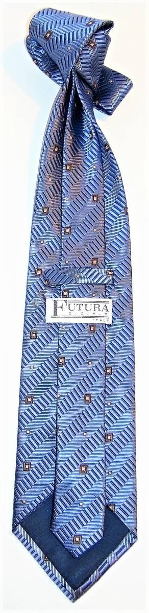 （ファッション小物・ネクタイ）フラード・シルクタイ　FUTURA　紺系に小紋柄　最大幅9.0㎝、最小幅4.0㎝、長さ149㎝　シルク100％_画像2