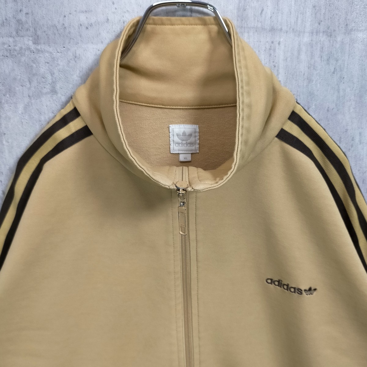 激レア 5XL ベージュ系 adidas アディダス 茶 ブラウン Brown Beige 古着 上着 ロゴ ジャージ トレフォイル オールド  トラックジャケット