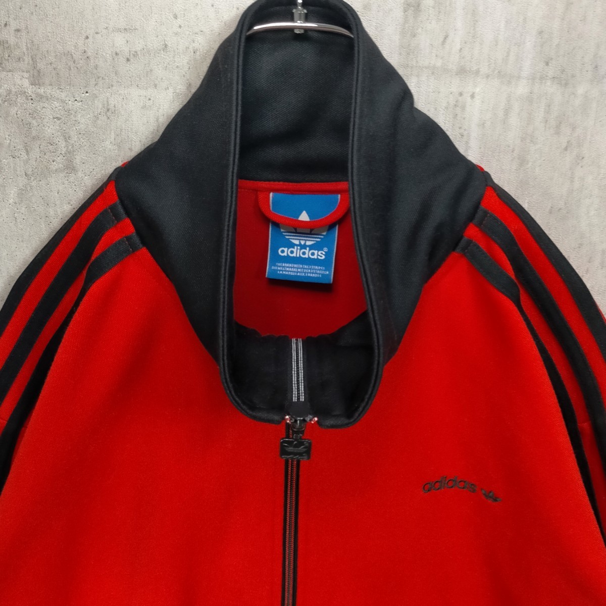 ゆったりサイズ 2XL adidas アディダス 赤 黒 レッド ブラック Red Black 古着 トレフォイル ジャージ ロゴ 上着  トラックジャケット