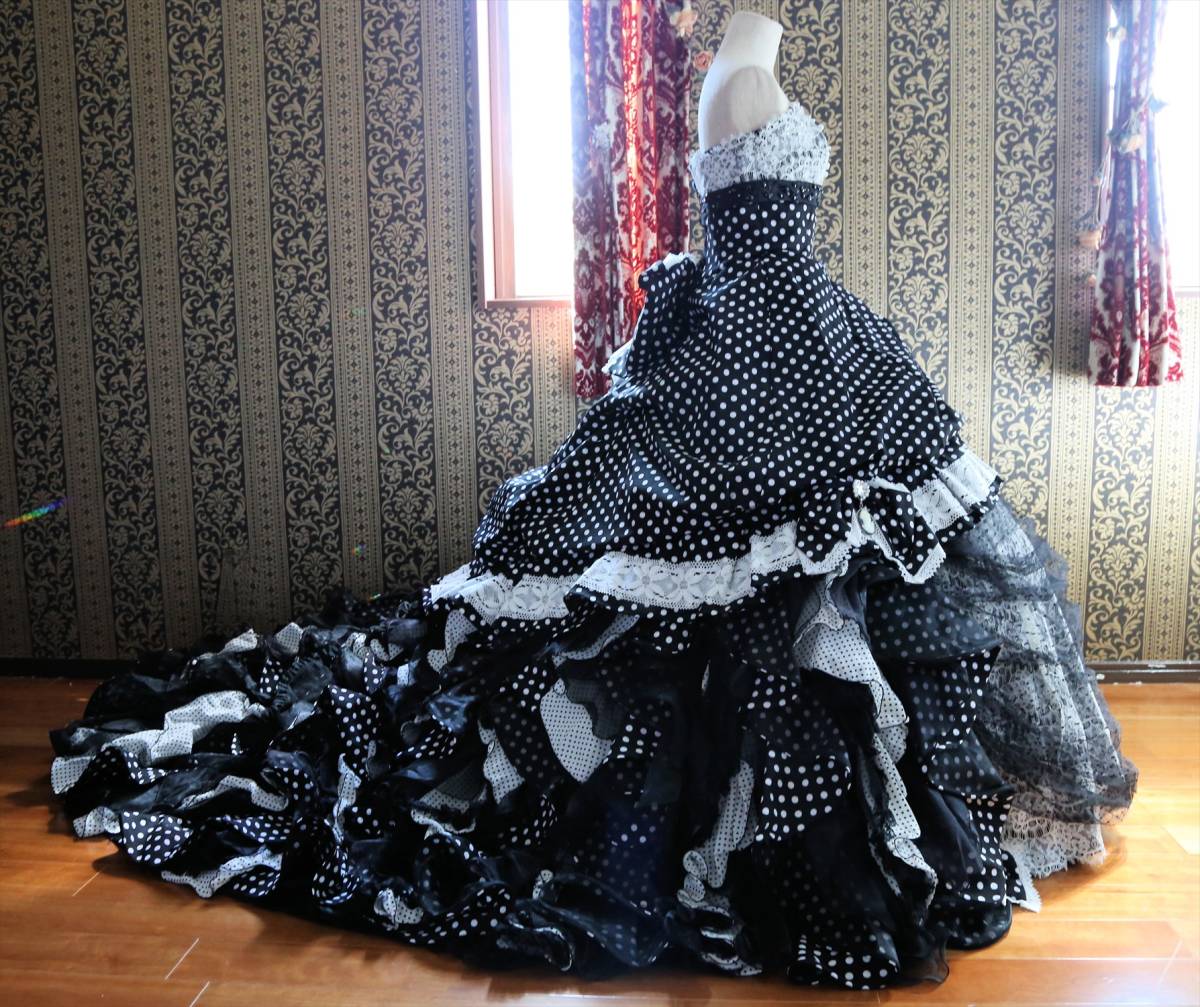 佐々木希コレクション高級ウエディングドレス白黒モノトーンカラー