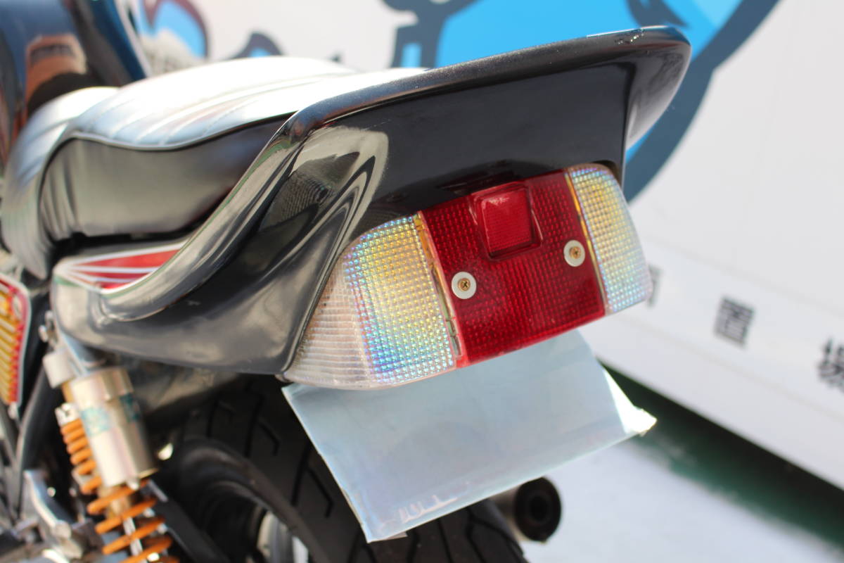 激安 CB400SF カスタムシート サイドカバー MADMAXマフラー CBX 激安 CB400SF カスタムシート サイドカバー MADMAXマフラー CBX