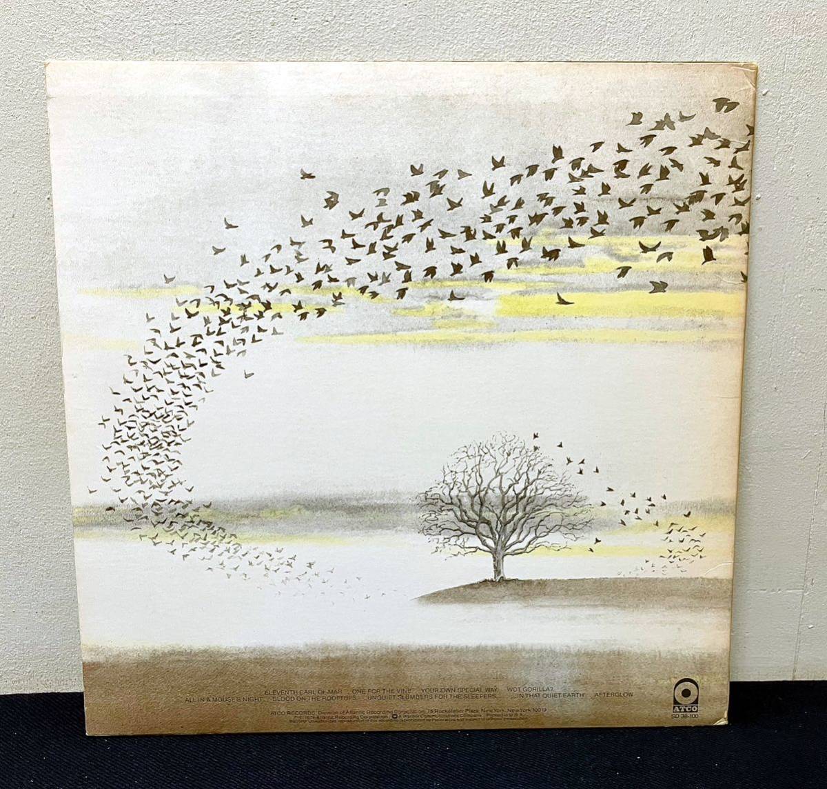 K221303▲米盤 GENESIS/WIND & WUTHERING LPレコード ジェネシス/静寂の嵐/SD 38-100_画像2