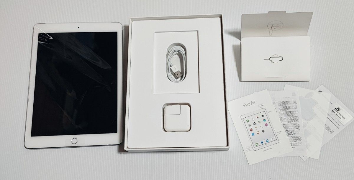 美品 iPad Air 第2世代 WiFi+Cellular 16GB docomo 付属品全て 美品 iPad Air 第2世代 WiFi+Cellular 16GB docomo 付属品全て