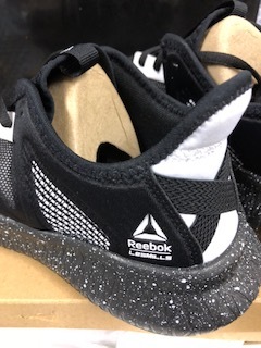 10★新品★レスミルズ★Lesmills★シューズ★黒色★点々の模様★日本未発売★レア★285★28.5★靴★男性用★Reebok★flexagon