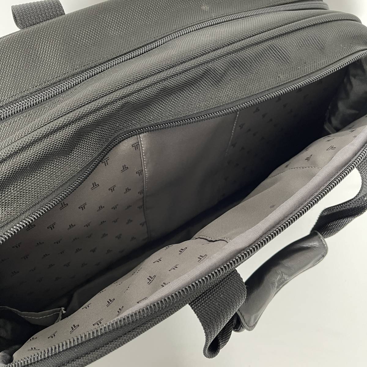 美品】TUMI トゥミ ビジネスバッグ ショルダー 2way 22154D4 黒 美品】TUMI トゥミ ビジネスバッグ ショルダー 2way 22154D4 黒