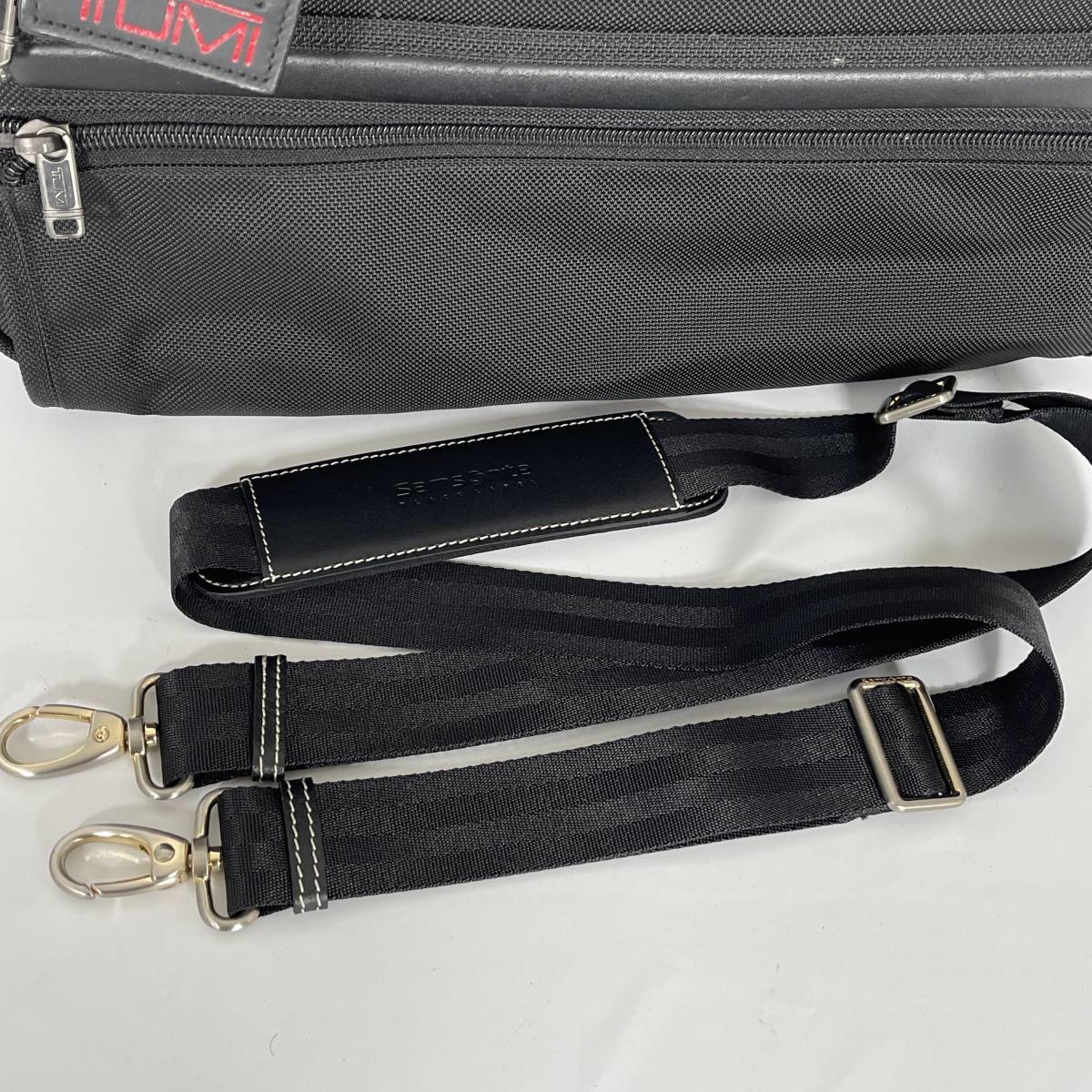 美品】TUMI トゥミ ビジネスバッグ ショルダー 2way 22154D4 黒 美品】TUMI トゥミ ビジネスバッグ ショルダー 2way 22154D4 黒