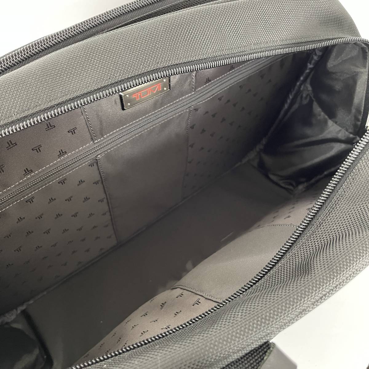 美品】TUMI トゥミ ビジネスバッグ ショルダー 2way 22154D4 黒 美品】TUMI トゥミ ビジネスバッグ ショルダー 2way 22154D4 黒