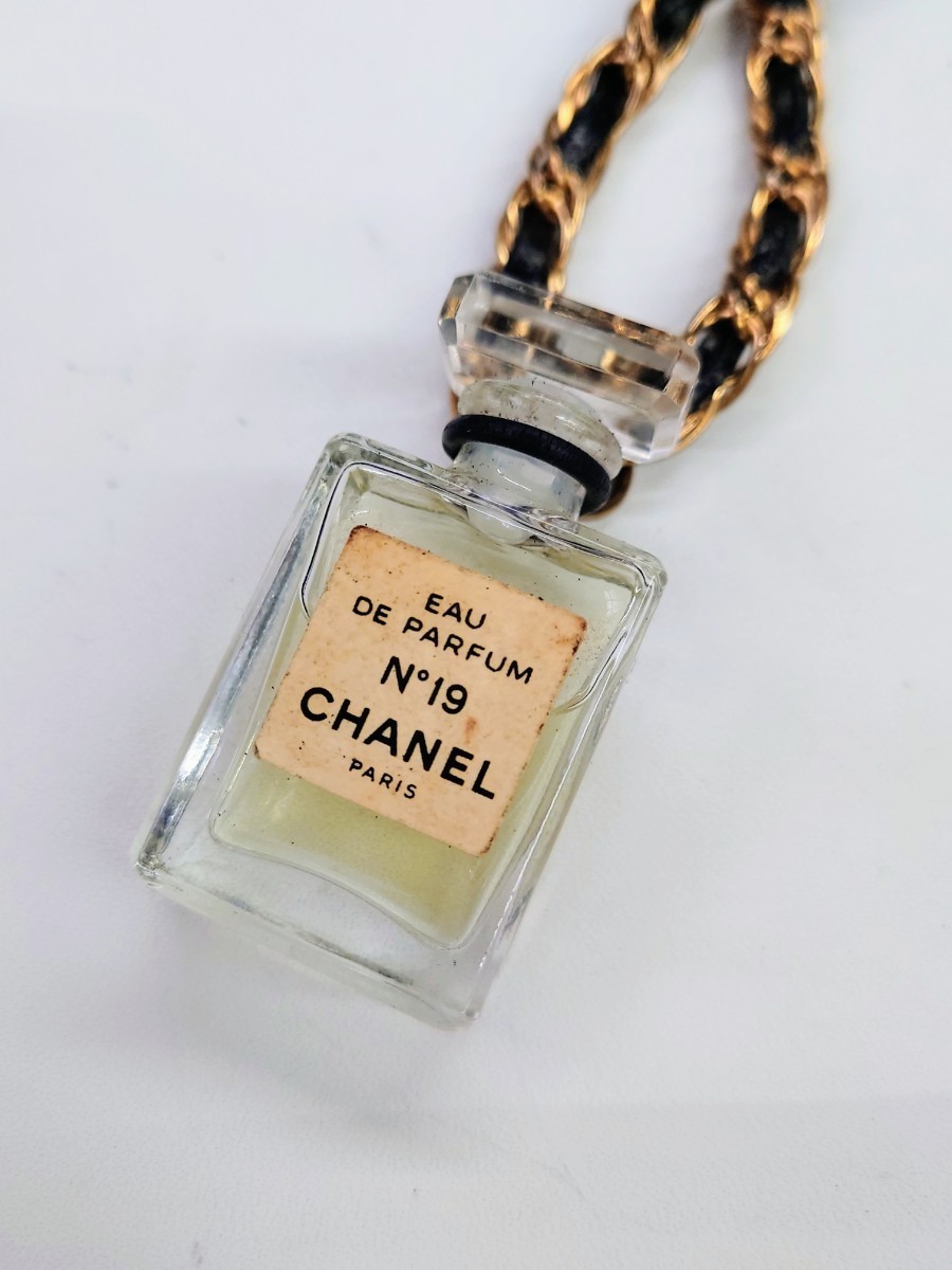 CHANEL Chanel духи Mini бутылка No19 цепь колье Vintage 