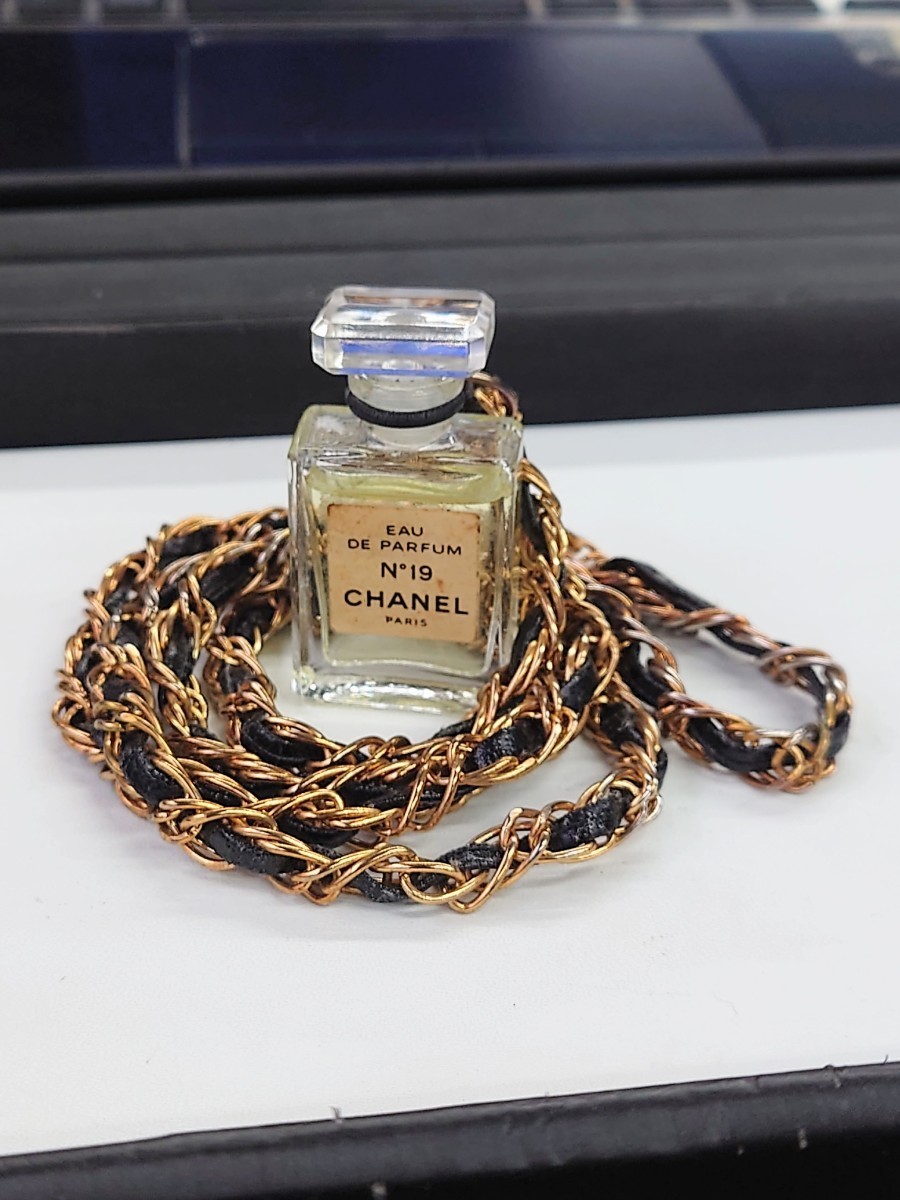 CHANEL Chanel духи Mini бутылка No19 цепь колье Vintage 