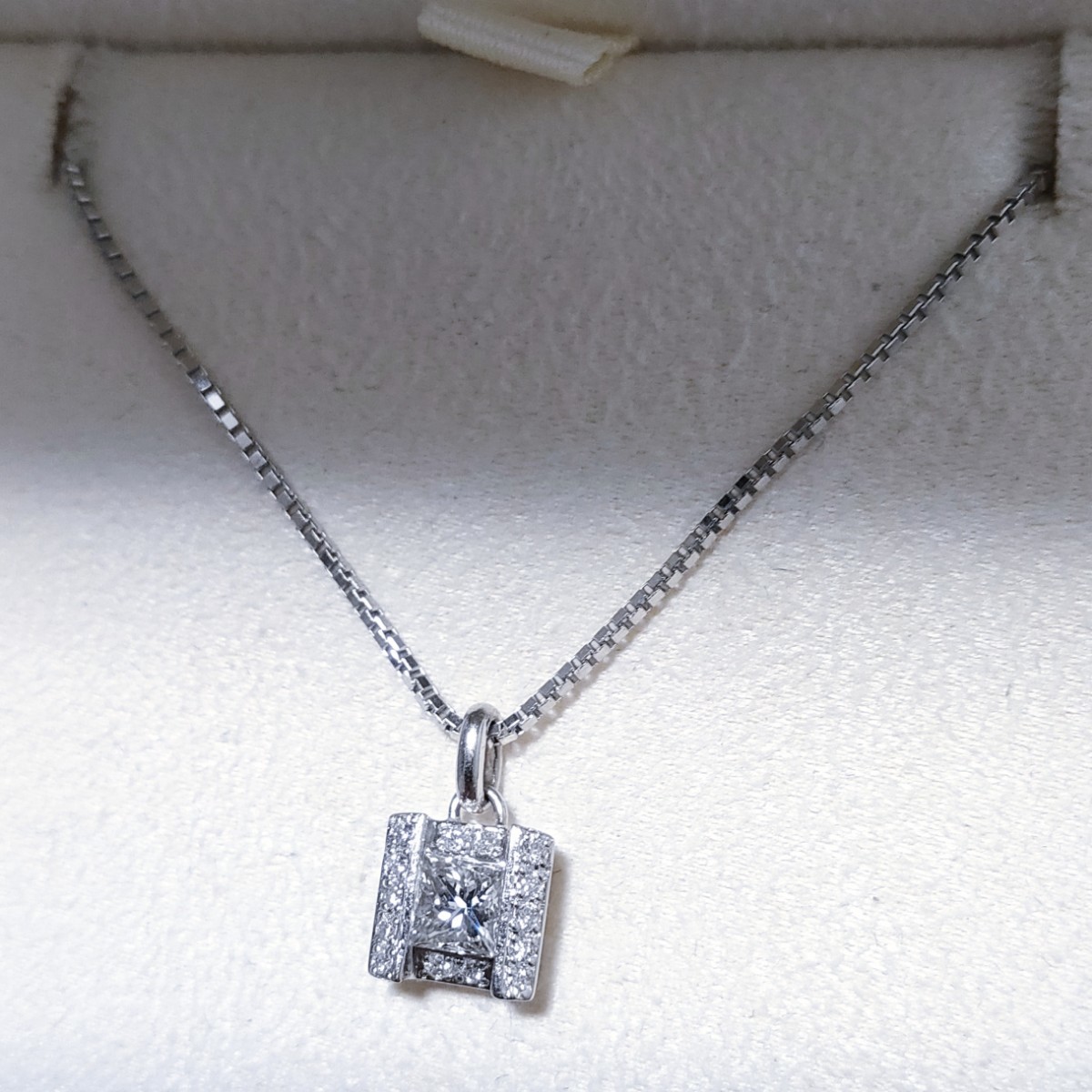 プリンセスカット ダイヤモンド ネックレス Pt900 0.32ct 4.5g-