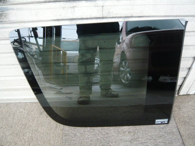 右 クオーター ガラス スクラム DG17V バスター H29 4WD リア リヤ サイド ガラス の画像1