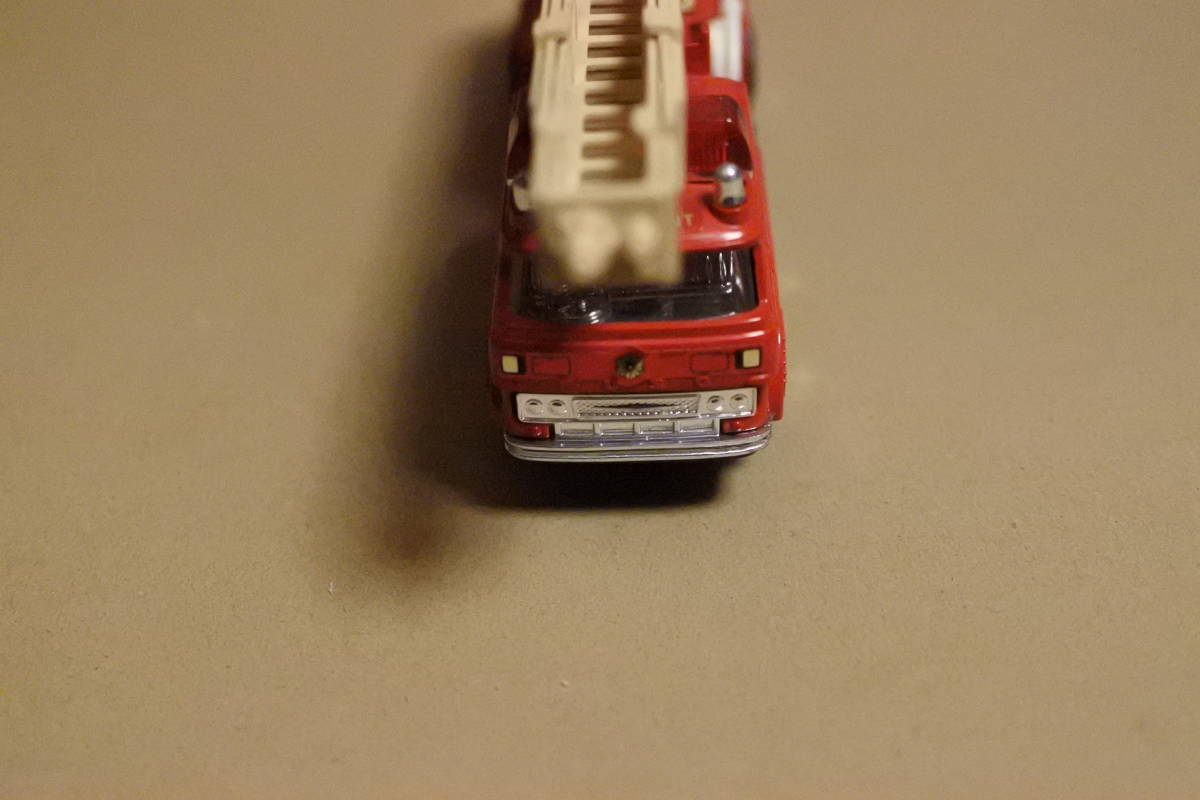 1/60 Diapet Yonezawa Mitsubishi Fuso fire fighting ladder car 