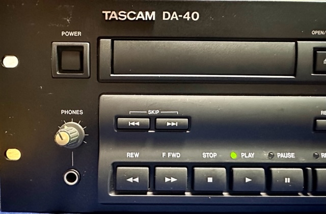 TASCAM タスカム 高級プロ業務用DATデッキ DA-40 動作確認品 おまけで日本語取説および希少なサービスマニュアル付属 EX