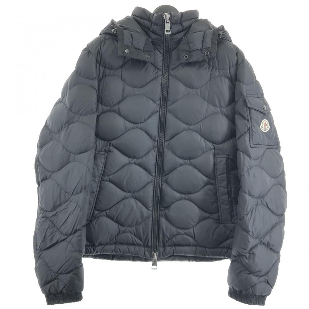 世界的に有名な世界的に有名なMONCLER モンクレール ダウン
