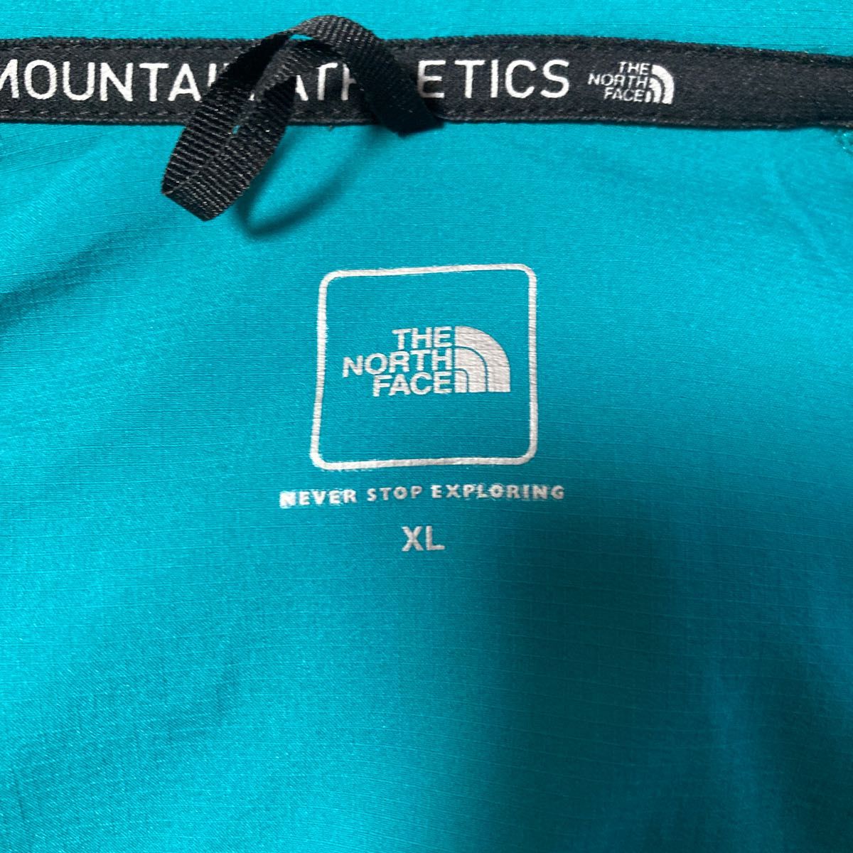 美品【THE NORTH FACE】ウィンドフーディ ☆XL＊ファンファーレグリーン　これからのシーズンに丁度良い