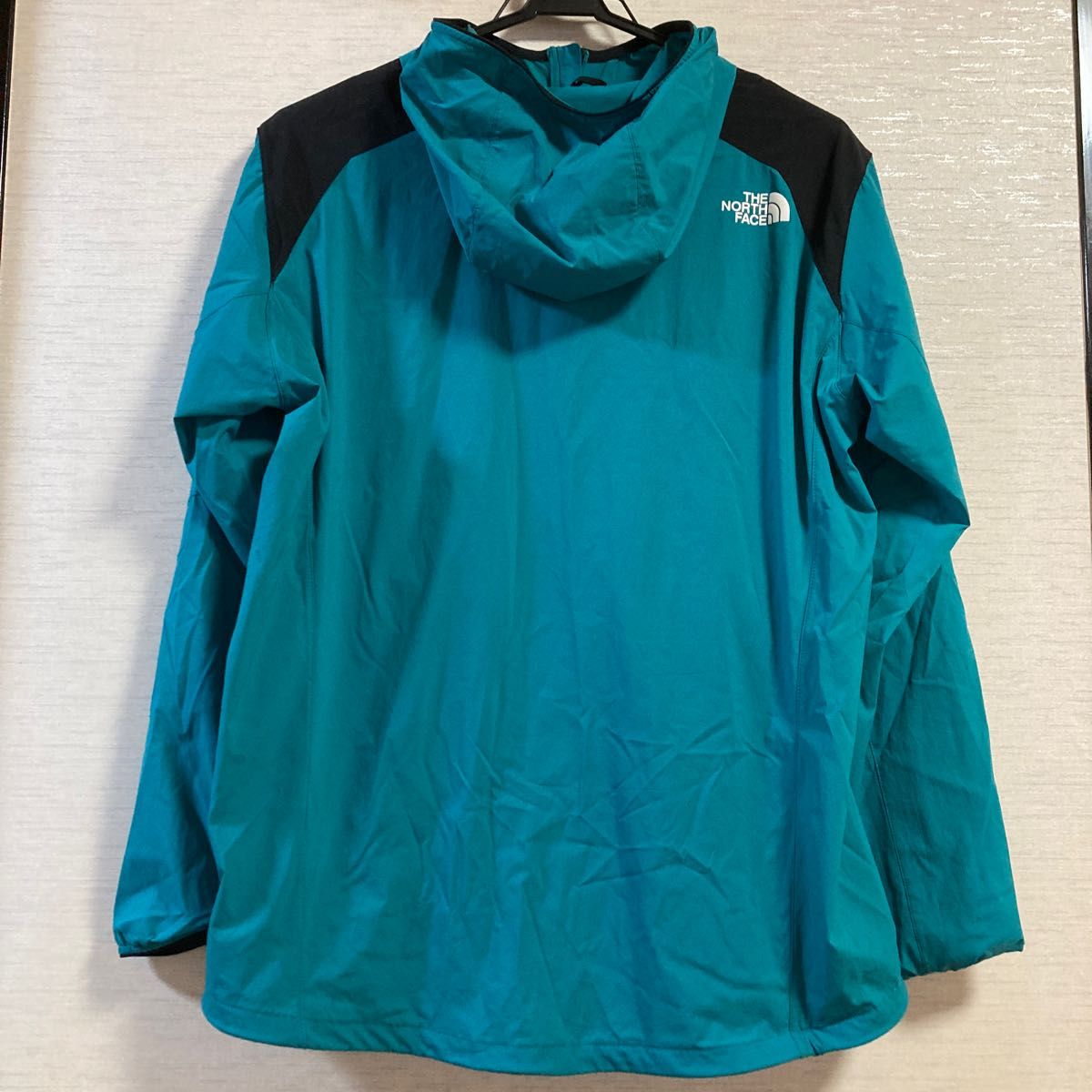 美品【THE NORTH FACE】ウィンドフーディ ☆XL＊ファンファーレグリーン　これからのシーズンに丁度良い