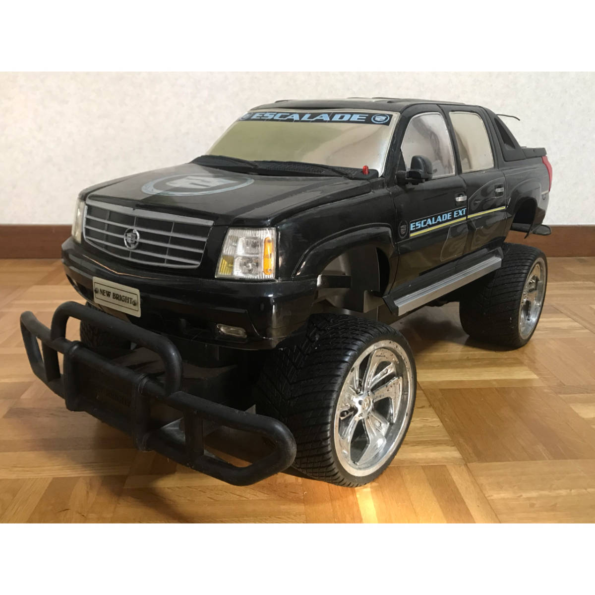 ■0315-2 RC１／６スケール★エスカレード　ＥＳＣＡＬＡＤＥ　ＥＸＴ ＮＥＷ ＢＬＩＧＨＴ ジャンク ラジコン_画像1