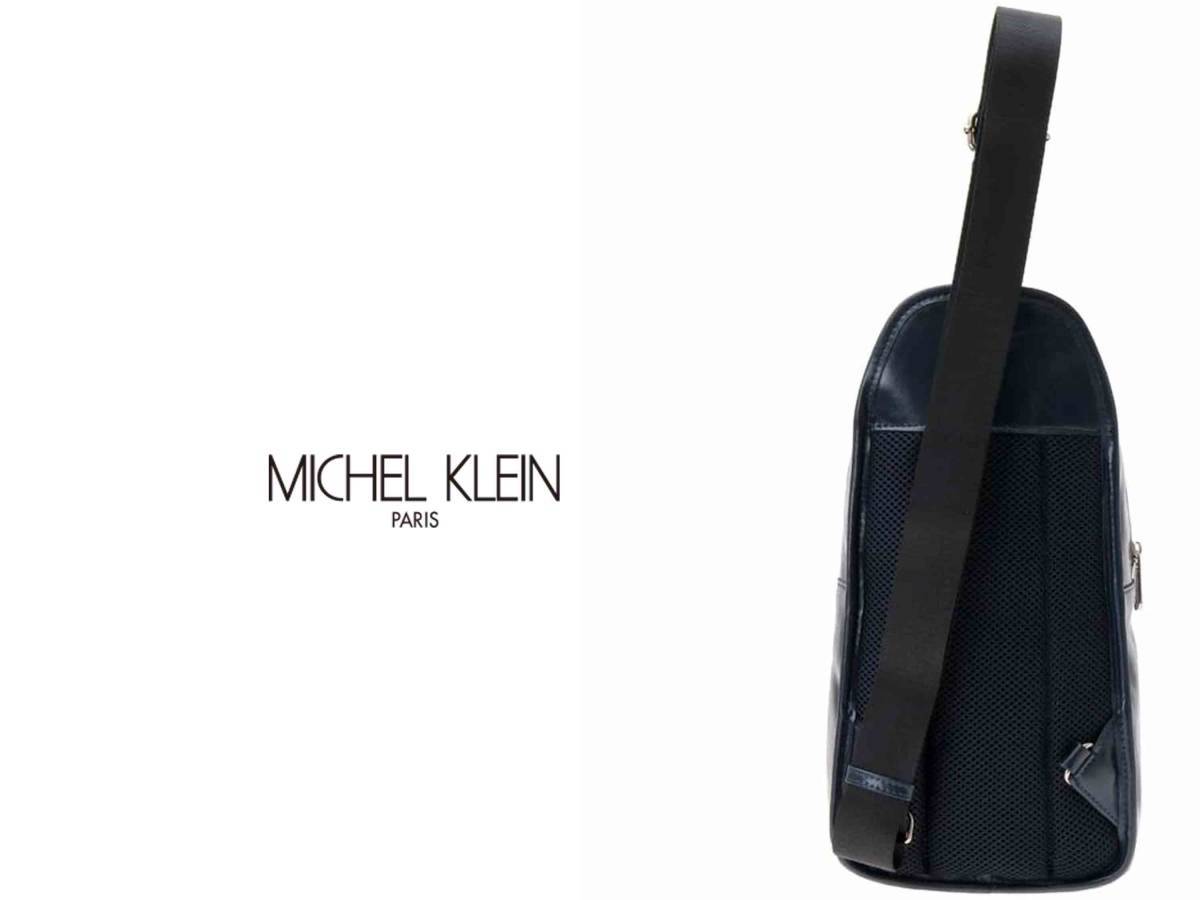 新品■ミッシェルクラン オム 20900円■光沢感のあるリアルレザーを使用したボディバッグ。コンパクトながら深いマチと便利な外ポケット