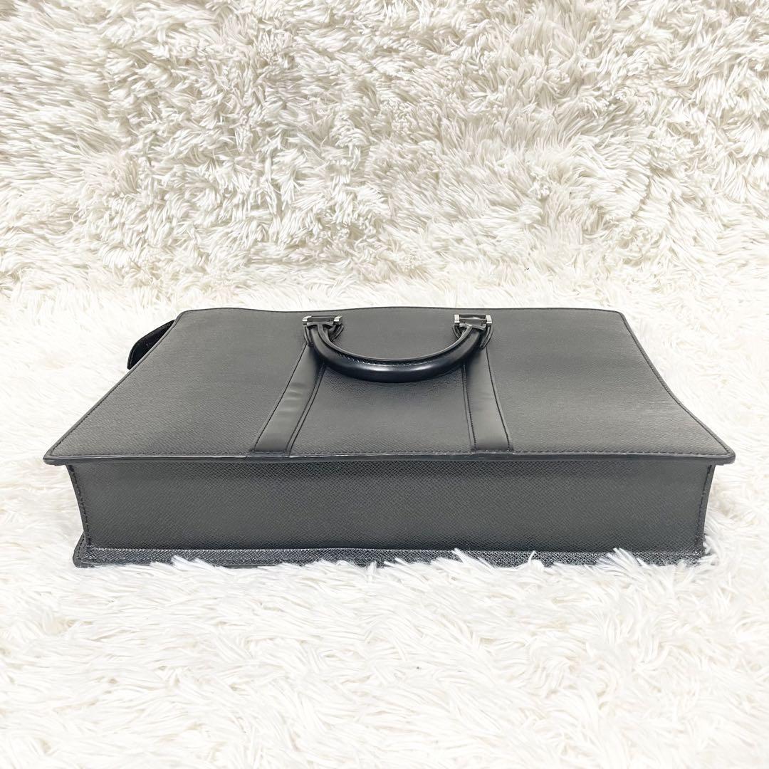 ☆クーポン発行) 【美品】LOUIS VUITTON タイガ ポルトドキュマン