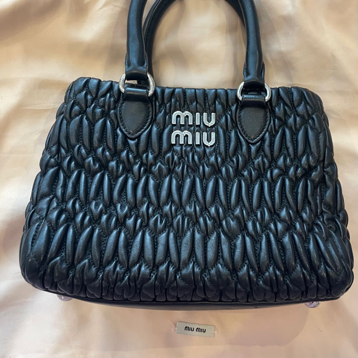 つやあり 【人気ブランド】MIU MIU ミュウミュウ 高級レザー