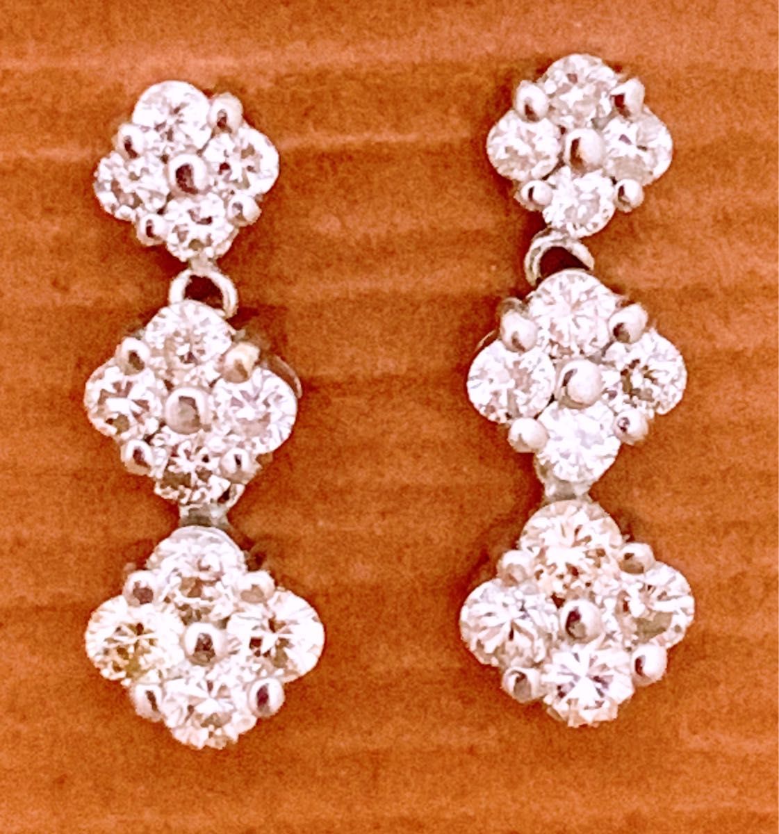 美品 計1.00CT k18フラワーダイヤピアス k18ダイヤモンドピアス