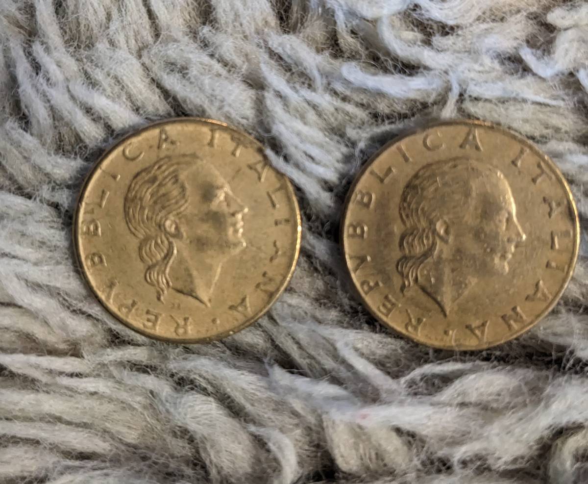 イタリア硬貨200リラ 1978年製、1981年製各一枚の画像1